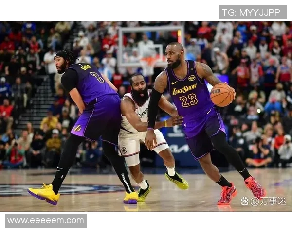 2013年NBA常规赛湖人队与步行者队精彩对决回顾与分析 2013年NBA常规赛湖人队与步行者队精彩对决回顾与分析